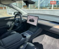 Серый Тесла Model Y, объемом двигателя 0 л и пробегом 1 тыс. км за 38990 $, фото 46 на Automoto.ua