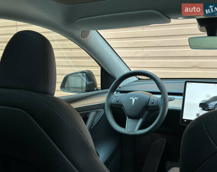 Серый Тесла Model Y, объемом двигателя 0 л и пробегом 2 тыс. км за 35490 $, фото 43 на Automoto.ua