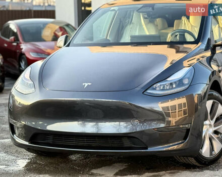 Серый Тесла Model Y, объемом двигателя 0 л и пробегом 1 тыс. км за 39900 $, фото 2 на Automoto.ua