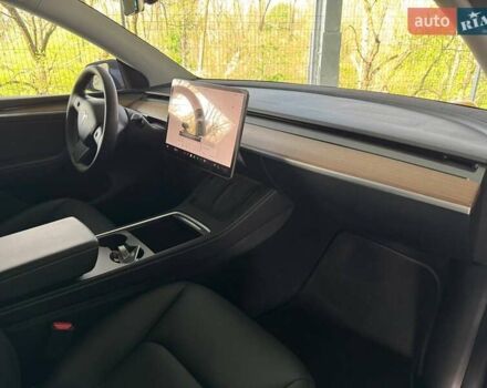 Серый Тесла Model Y, объемом двигателя 0 л и пробегом 12 тыс. км за 33500 $, фото 7 на Automoto.ua
