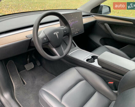 Серый Тесла Model Y, объемом двигателя 0 л и пробегом 14 тыс. км за 32300 $, фото 26 на Automoto.ua