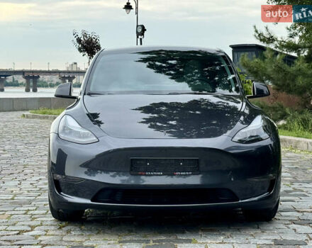 Серый Тесла Model Y, объемом двигателя 0 л и пробегом 7 тыс. км за 33999 $, фото 1 на Automoto.ua