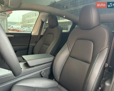 Серый Тесла Model Y, объемом двигателя 0 л и пробегом 2 тыс. км за 35490 $, фото 28 на Automoto.ua