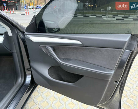 Серый Тесла Model Y, объемом двигателя 0 л и пробегом 5 тыс. км за 29490 $, фото 17 на Automoto.ua