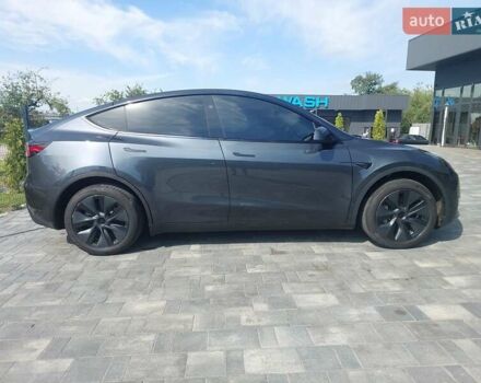 Серый Тесла Model Y, объемом двигателя 0 л и пробегом 1 тыс. км за 29900 $, фото 3 на Automoto.ua