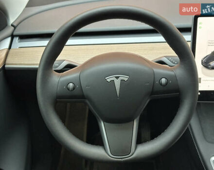 Серый Тесла Model Y, объемом двигателя 0 л и пробегом 2 тыс. км за 35490 $, фото 49 на Automoto.ua