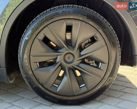 Серый Тесла Model Y, объемом двигателя 0 л и пробегом 12 тыс. км за 29500 $, фото 23 на Automoto.ua