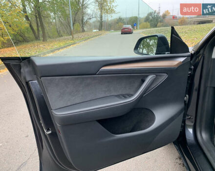 Серый Тесла Model Y, объемом двигателя 0 л и пробегом 14 тыс. км за 32300 $, фото 25 на Automoto.ua