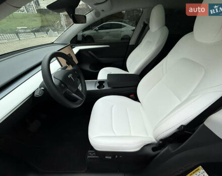 Серый Тесла Model Y, объемом двигателя 0 л и пробегом 5 тыс. км за 29490 $, фото 9 на Automoto.ua