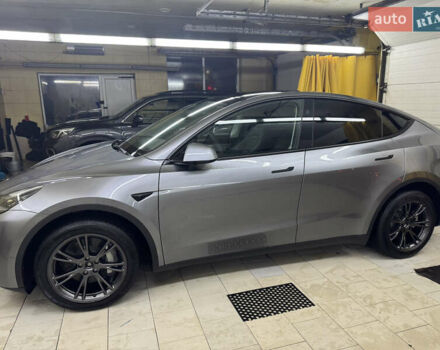 Серый Тесла Model Y, объемом двигателя 0 л и пробегом 1 тыс. км за 35500 $, фото 6 на Automoto.ua