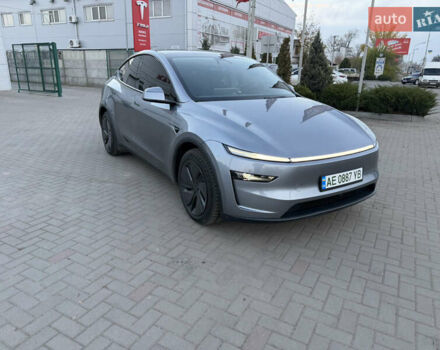 Серый Тесла Model Y, объемом двигателя 0 л и пробегом 4 тыс. км за 54000 $, фото 1 на Automoto.ua