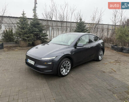 Серый Тесла Model Y, объемом двигателя 0 л и пробегом 3 тыс. км за 52000 $, фото 1 на Automoto.ua