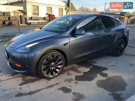 Серый Тесла Model Y, объемом двигателя 0 л и пробегом 28 тыс. км за 24900 $, фото 1 на Automoto.ua