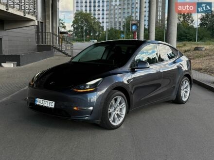 Серый Тесла Model Y, объемом двигателя 0 л и пробегом 55 тыс. км за 25999 $, фото 1 на Automoto.ua