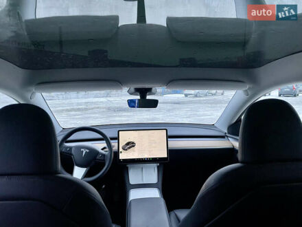 Серый Тесла Model Y, объемом двигателя 0 л и пробегом 43 тыс. км за 27500 $, фото 1 на Automoto.ua