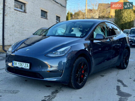 Серый Тесла Model Y, объемом двигателя 0 л и пробегом 28 тыс. км за 26500 $, фото 1 на Automoto.ua
