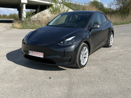 Тесла Model Y 2024 в Тернополе на Automoto.ua Серый Тесла Model Y, объемом двигателя 0 л и пробегом 3 тыс. км за 26500 $, фото 1 на Automoto.ua