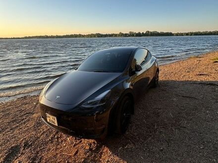 Сірий Тесла Model Y, об'ємом двигуна 0 л та пробігом 25 тис. км за 32500 $, фото 1 на Automoto.ua