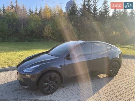 Серый Тесла Model Y, объемом двигателя 0 л и пробегом 3 тыс. км за 28000 $, фото 1 на Automoto.ua