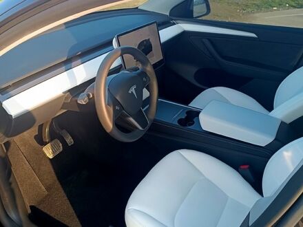 Серый Тесла Model Y, объемом двигателя 0 л и пробегом 8 тыс. км за 26500 $, фото 1 на Automoto.ua