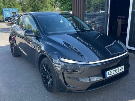 Серый Тесла Model Y, объемом двигателя 0 л и пробегом 5 тыс. км за 45900 $, фото 1 на Automoto.ua