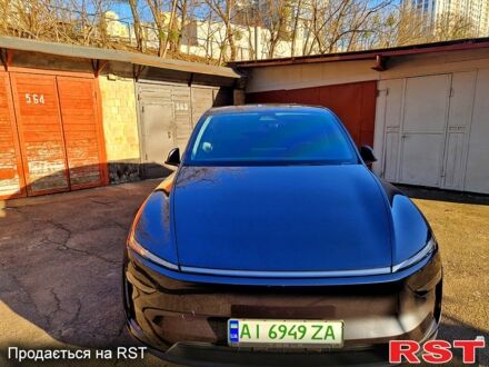 Серый Тесла Model Y, объемом двигателя 0.45 л и пробегом 10 тыс. км за 45900 $, фото 1 на Automoto.ua