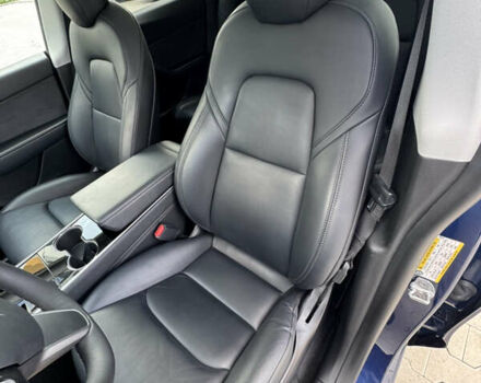 Синий Тесла Model Y, объемом двигателя 0 л и пробегом 83 тыс. км за 24999 $, фото 16 на Automoto.ua