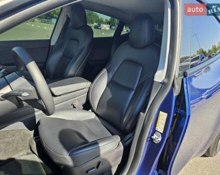 Синий Тесла Model Y, объемом двигателя 0 л и пробегом 53 тыс. км за 23500 $, фото 17 на Automoto.ua