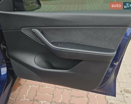 Синий Тесла Model Y, объемом двигателя 0 л и пробегом 99 тыс. км за 25500 $, фото 25 на Automoto.ua
