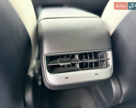 Синий Тесла Model Y, объемом двигателя 0 л и пробегом 63 тыс. км за 27000 $, фото 12 на Automoto.ua