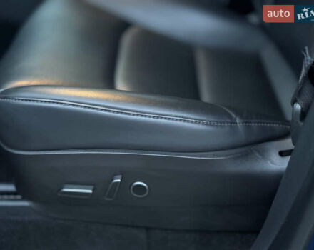 Тесла Model Y 2021 в Харькове на Automoto.ua Синий Тесла Model Y, объемом двигателя 0 л и пробегом 113 тыс. км за 21200 $, фото 40 на Automoto.ua