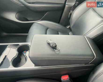 Синий Тесла Model Y, объемом двигателя 0 л и пробегом 125 тыс. км за 25997 $, фото 1 на Automoto.ua