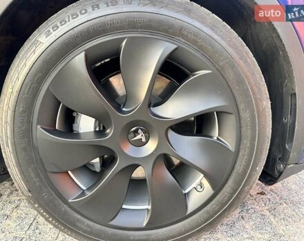 Синий Тесла Model Y, объемом двигателя 0 л и пробегом 90 тыс. км за 22300 $, фото 25 на Automoto.ua