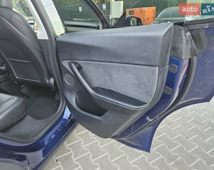 Синий Тесла Model Y, объемом двигателя 0 л и пробегом 99 тыс. км за 25900 $, фото 28 на Automoto.ua
