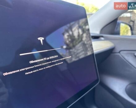 Синий Тесла Model Y, объемом двигателя 0 л и пробегом 90 тыс. км за 22300 $, фото 39 на Automoto.ua