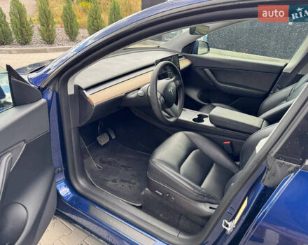 Синий Тесла Model Y, объемом двигателя 0 л и пробегом 53 тыс. км за 25000 $, фото 5 на Automoto.ua