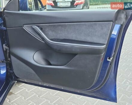 Синий Тесла Model Y, объемом двигателя 0 л и пробегом 99 тыс. км за 25900 $, фото 18 на Automoto.ua