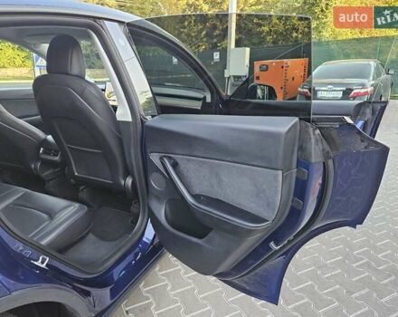 Синий Тесла Model Y, объемом двигателя 0 л и пробегом 99 тыс. км за 25900 $, фото 25 на Automoto.ua