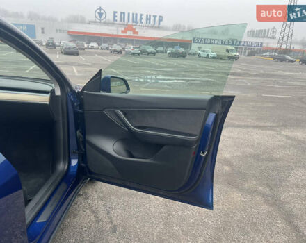 Синий Тесла Model Y, объемом двигателя 0 л и пробегом 125 тыс. км за 25997 $, фото 17 на Automoto.ua