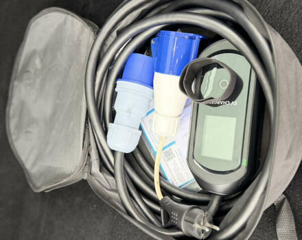 Синий Тесла Model Y, объемом двигателя 0 л и пробегом 63 тыс. км за 27000 $, фото 15 на Automoto.ua