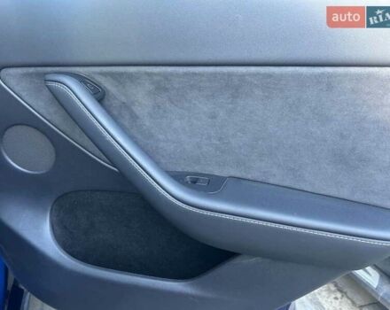 Синий Тесла Model Y, объемом двигателя 0 л и пробегом 93 тыс. км за 25500 $, фото 15 на Automoto.ua