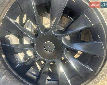 Синий Тесла Model Y, объемом двигателя 0 л и пробегом 93 тыс. км за 25500 $, фото 12 на Automoto.ua