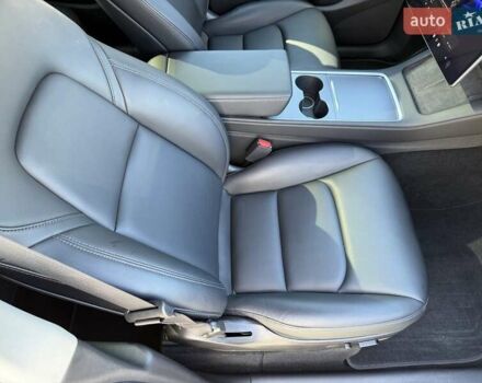 Синий Тесла Model Y, объемом двигателя 0 л и пробегом 80 тыс. км за 25300 $, фото 93 на Automoto.ua