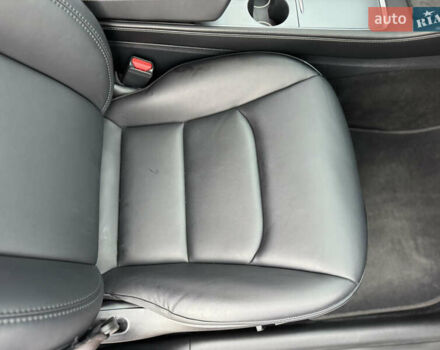 Синий Тесла Model Y, объемом двигателя 0 л и пробегом 36 тыс. км за 31000 $, фото 69 на Automoto.ua