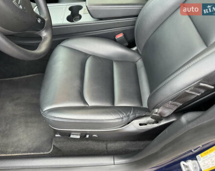 Синий Тесла Model Y, объемом двигателя 0 л и пробегом 36 тыс. км за 31000 $, фото 75 на Automoto.ua