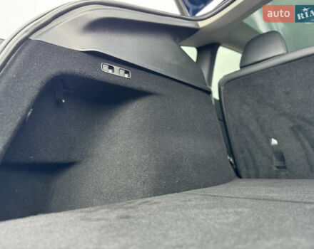 Синий Тесла Model Y, объемом двигателя 0 л и пробегом 36 тыс. км за 31000 $, фото 41 на Automoto.ua