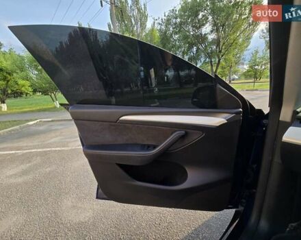 Синий Тесла Model Y, объемом двигателя 0 л и пробегом 51 тыс. км за 26400 $, фото 16 на Automoto.ua