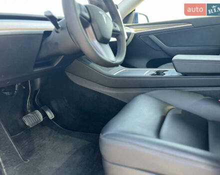 Синий Тесла Model Y, объемом двигателя 0 л и пробегом 28 тыс. км за 28819 $, фото 3 на Automoto.ua