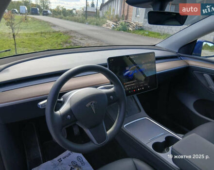 Синий Тесла Model Y, объемом двигателя 0 л и пробегом 25 тыс. км за 27300 $, фото 5 на Automoto.ua