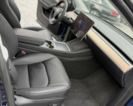 Синий Тесла Model Y, объемом двигателя 0 л и пробегом 31 тыс. км за 22400 $, фото 2 на Automoto.ua